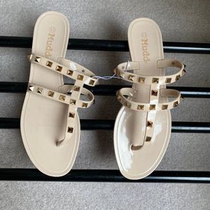 MUDD Women Papaya Gold Studded Bow Sandals - NEW NWOB